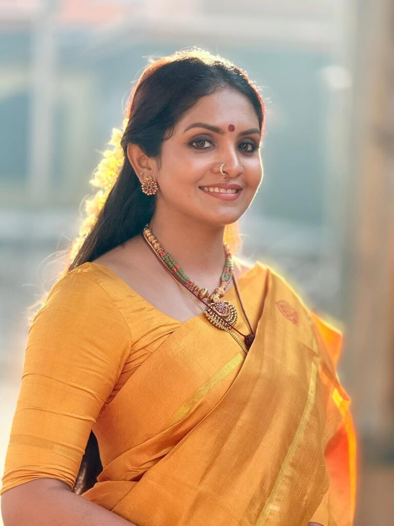 Gayathri Arun in Amme Mookambike Surya TV Serial